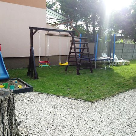 Szivarvany Apartman Дьюла Екстер'єр фото