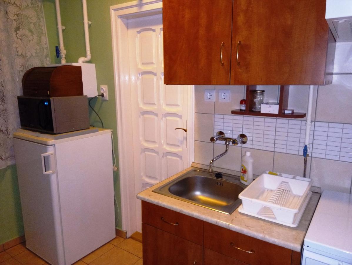 Szivarvany Apartman Дьюла Екстер'єр фото