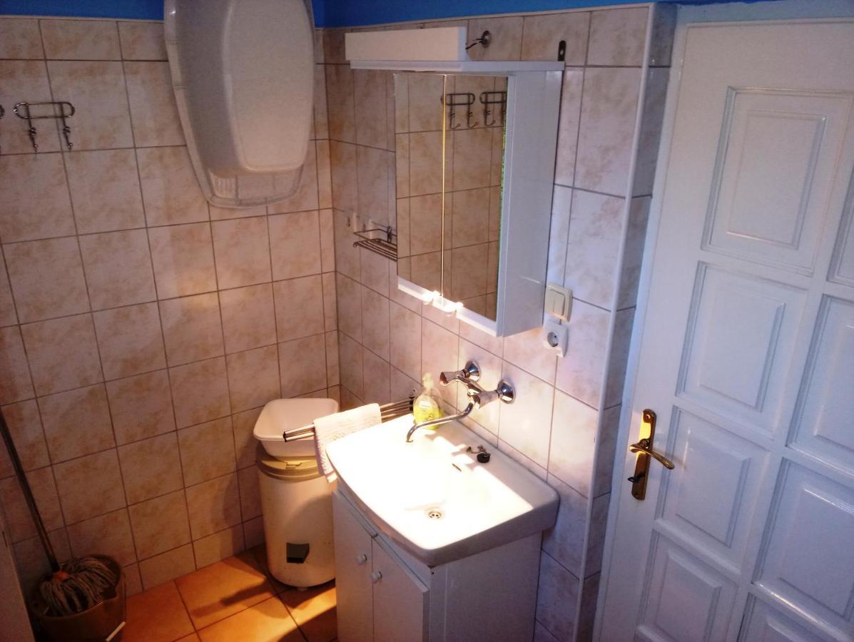 Szivarvany Apartman Дьюла Екстер'єр фото