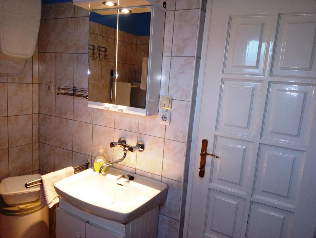 Szivarvany Apartman Дьюла Екстер'єр фото