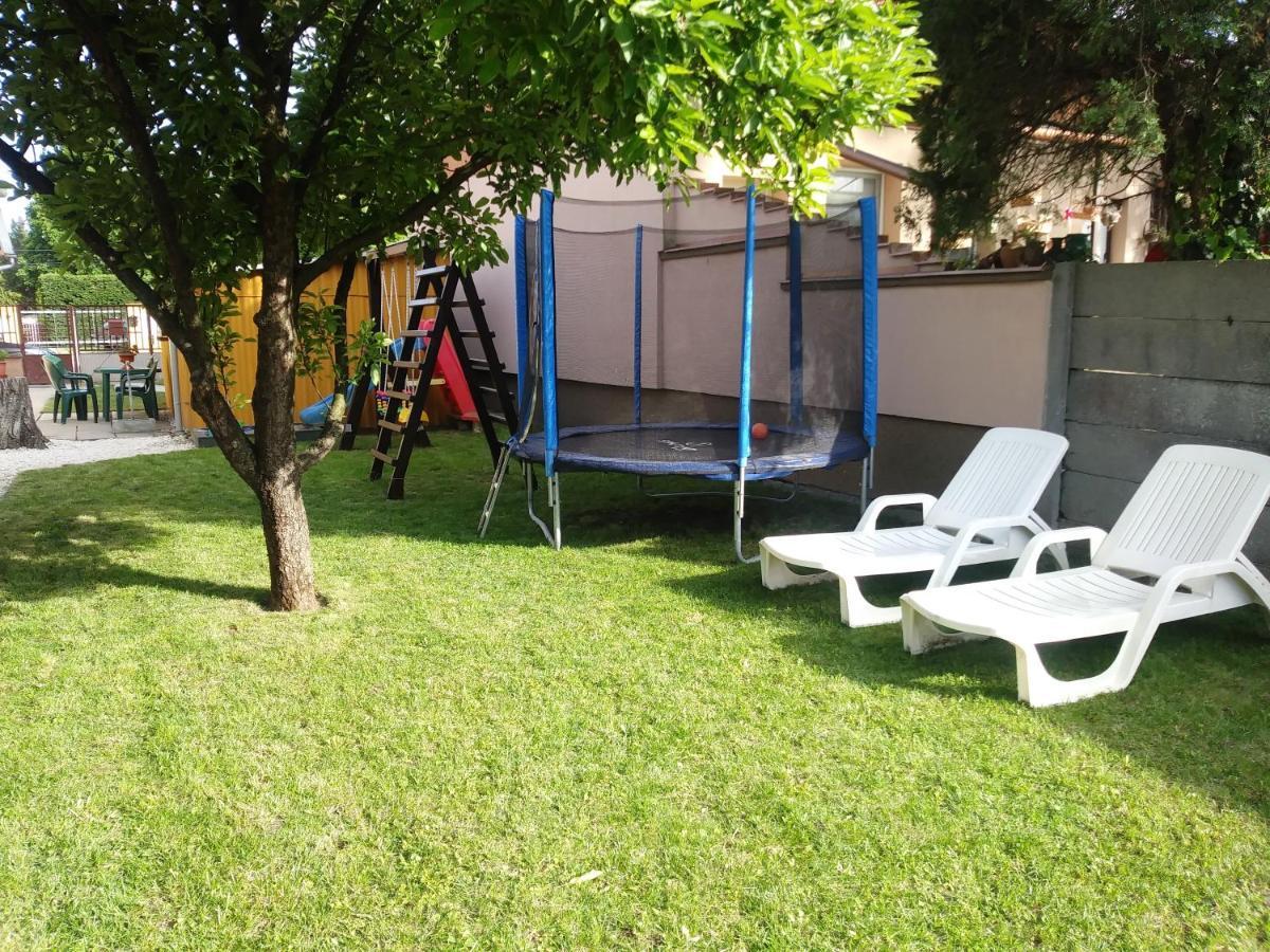 Szivarvany Apartman Дьюла Екстер'єр фото